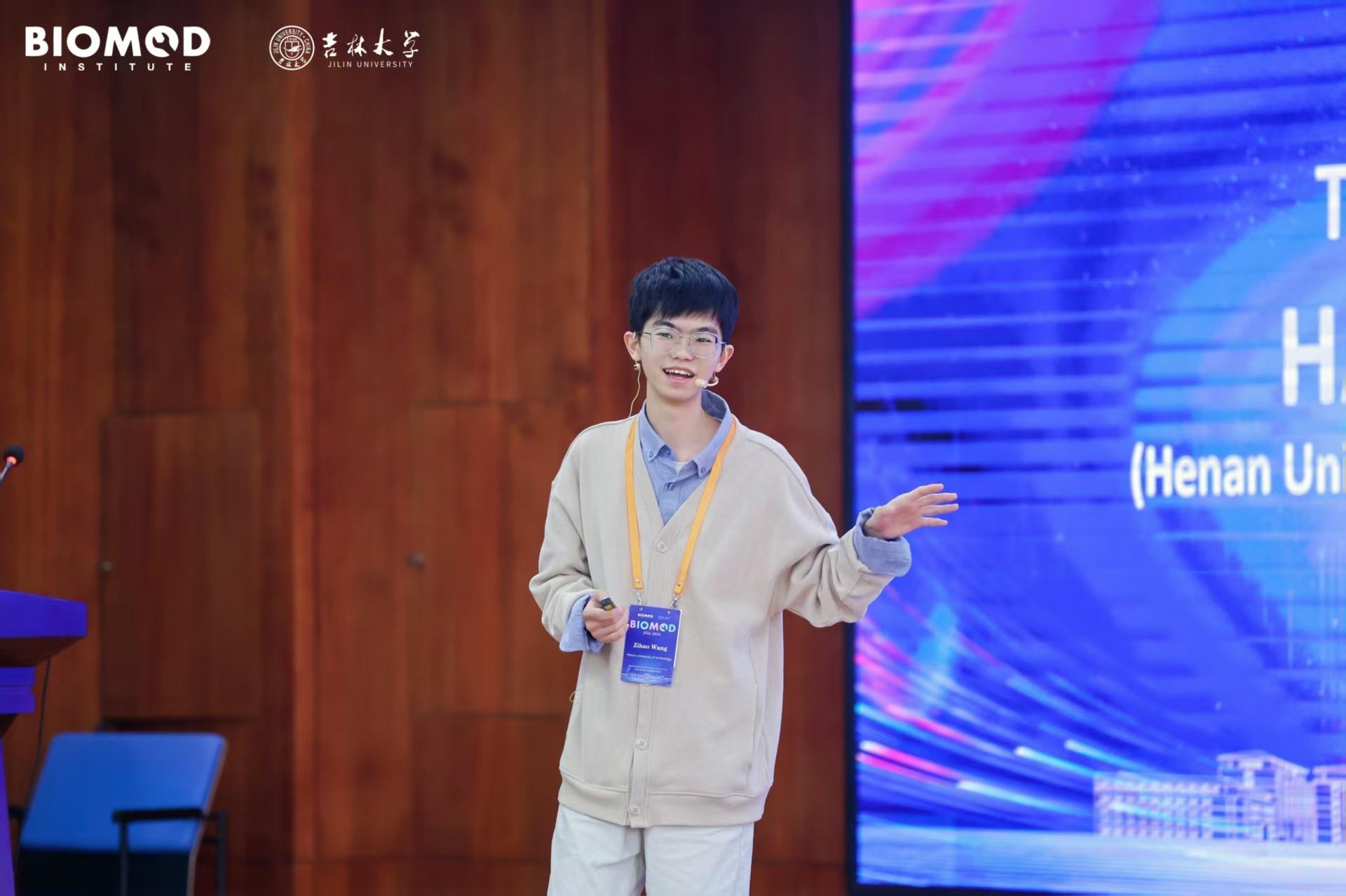 Zihao Wang presenting at the Biomod competition in Jilin