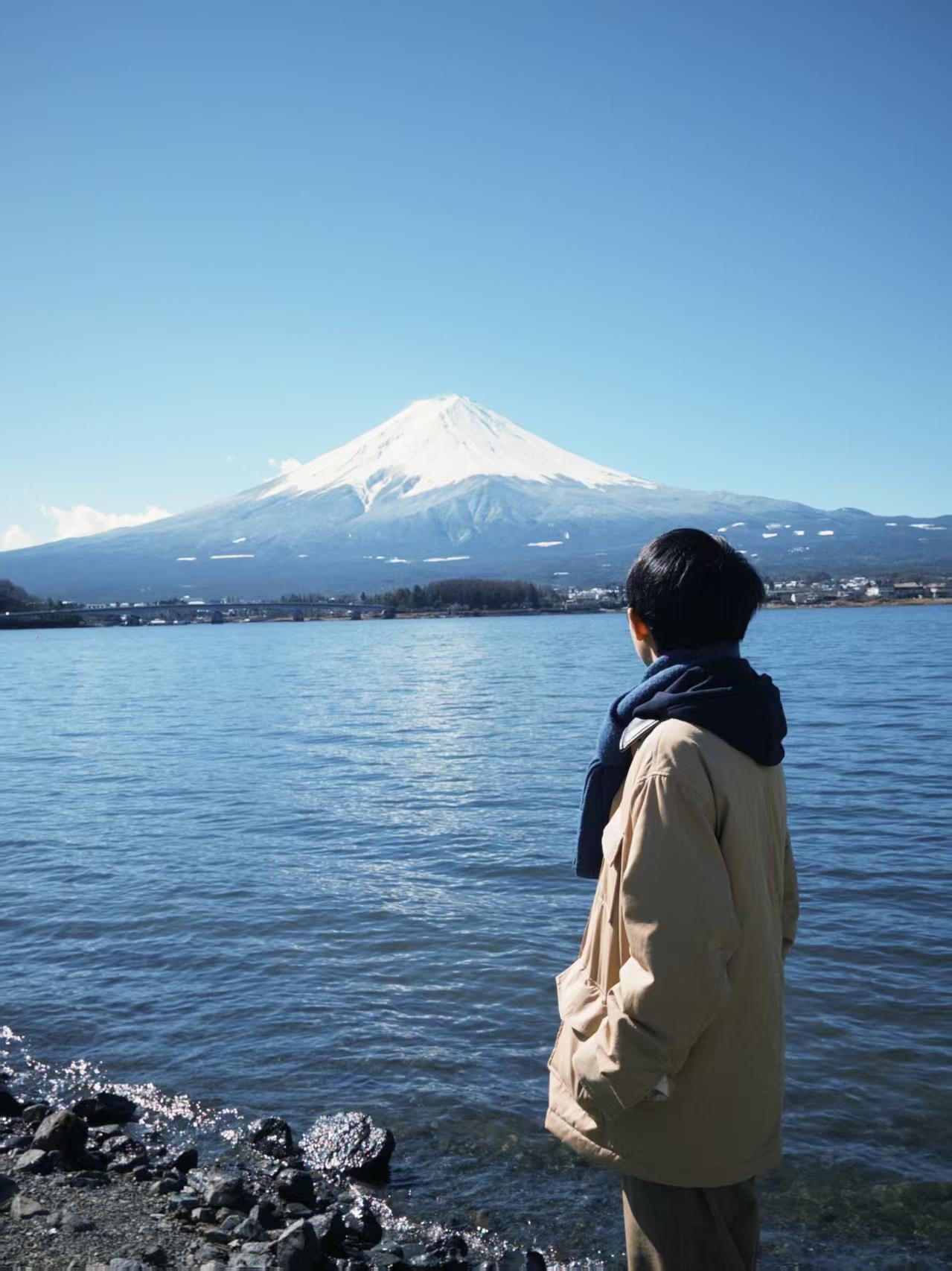 Zihao Wang by Mount Fuji
